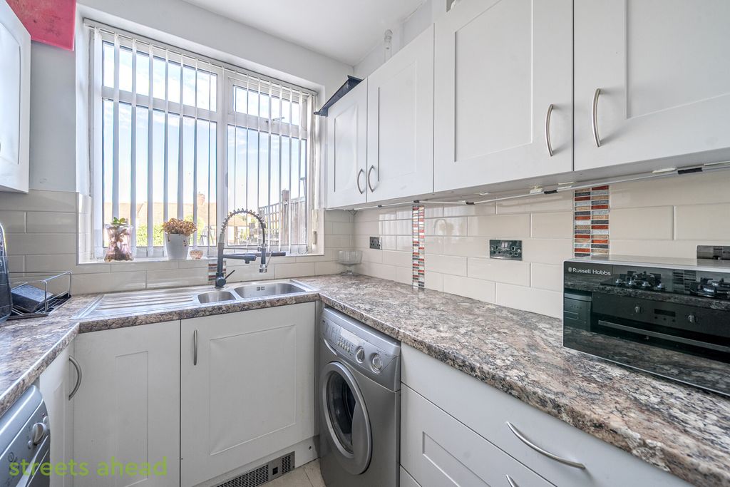 Property photo 3 of 16 88813257-90d0-4c6...
