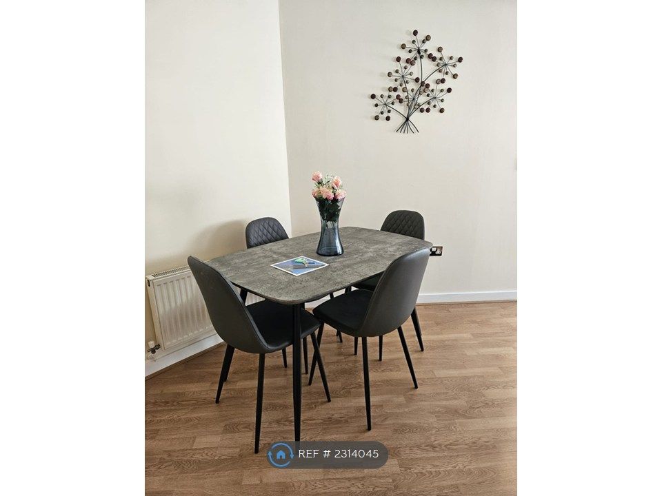 Property photo 3 of 7 Dinning Table