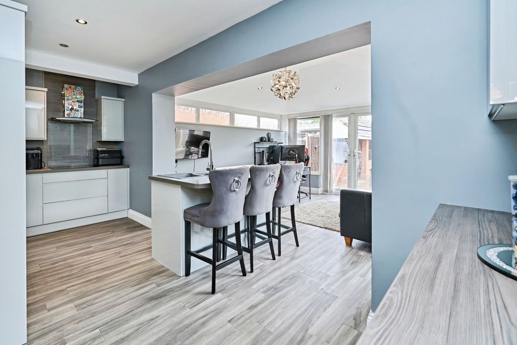 Property photo 3 of 17 Pbox-Img.Jpg