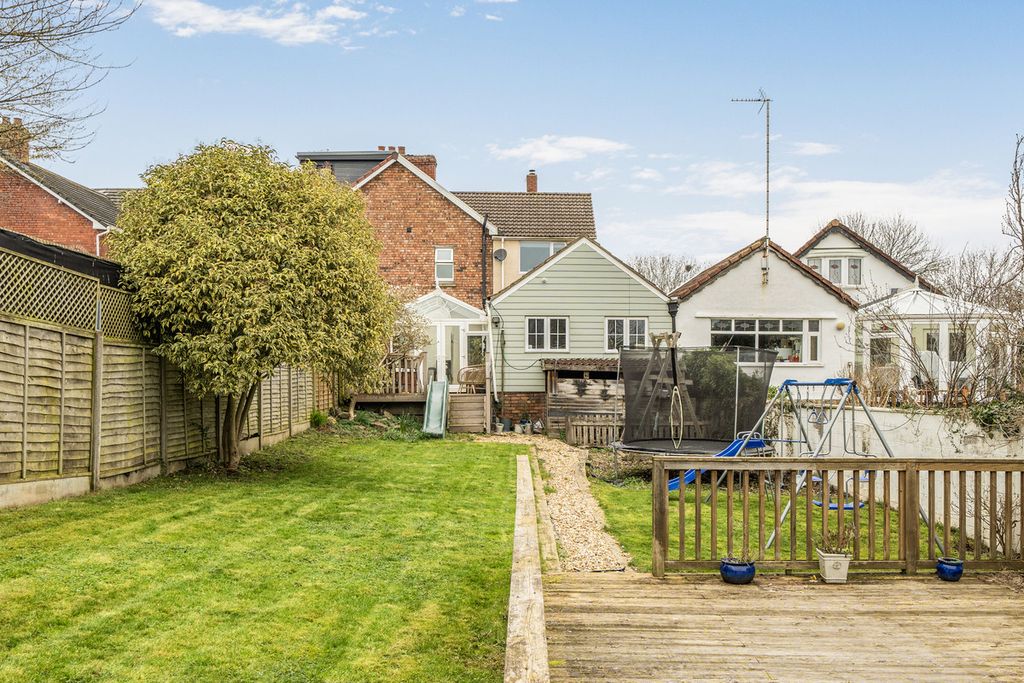 Property photo 3 of 28