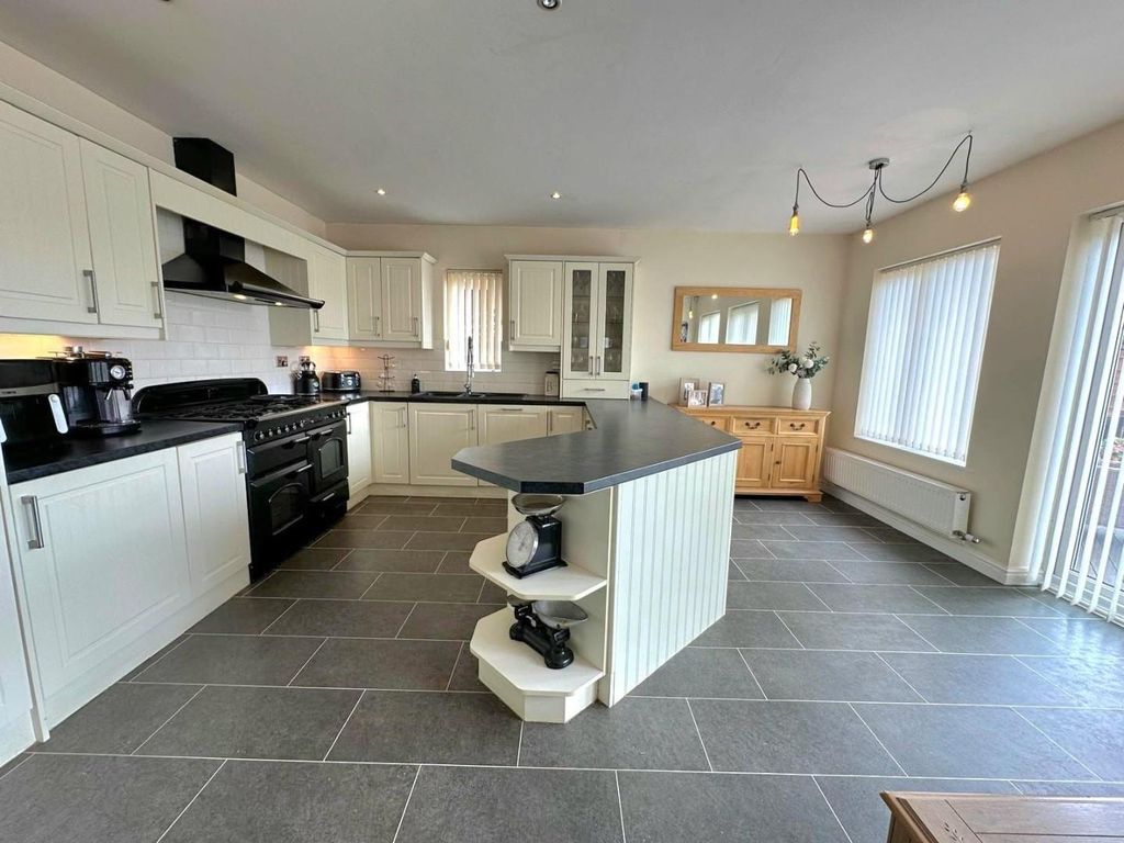 Property photo 3 of 26 19.Jpg