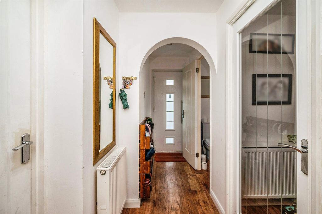 Property photo 3 of 28