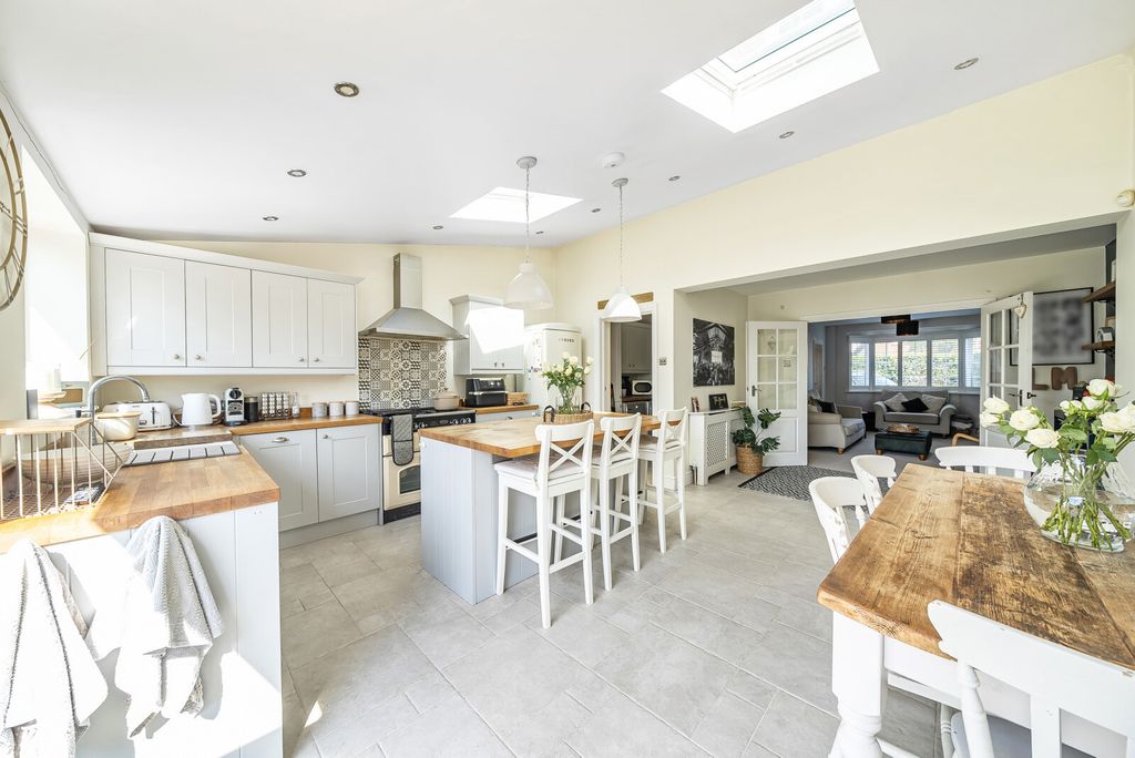 Property photo 3 of 21 1318765-7-68681Eb...
