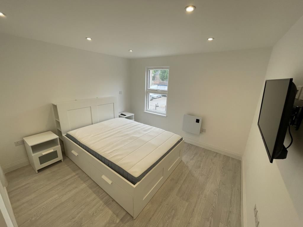Property photo 2 of 6 Bedroom