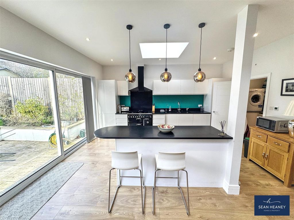 Property photo 3 of 25