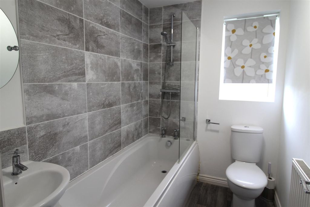 Property photo 3 of 5 Bathroom.Jpg