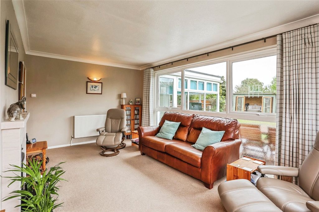 Property photo 3 of 18 Living Room