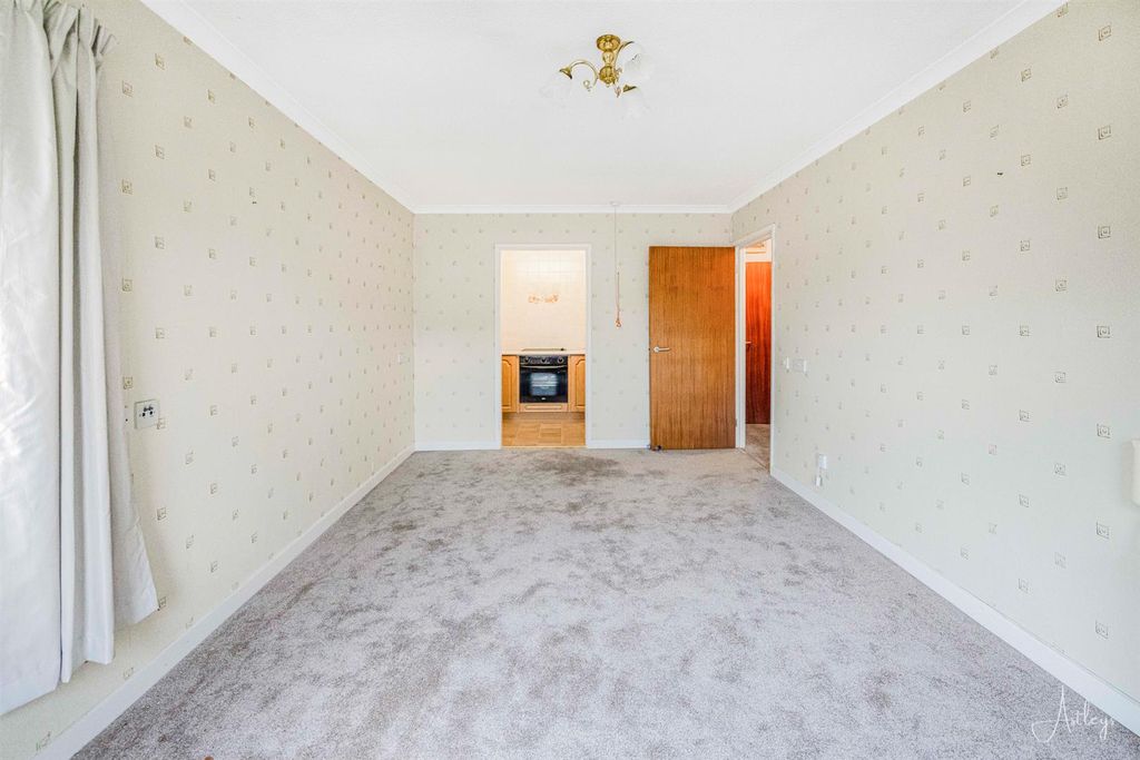 Property photo 3 of 18 Lounge/Dining Room