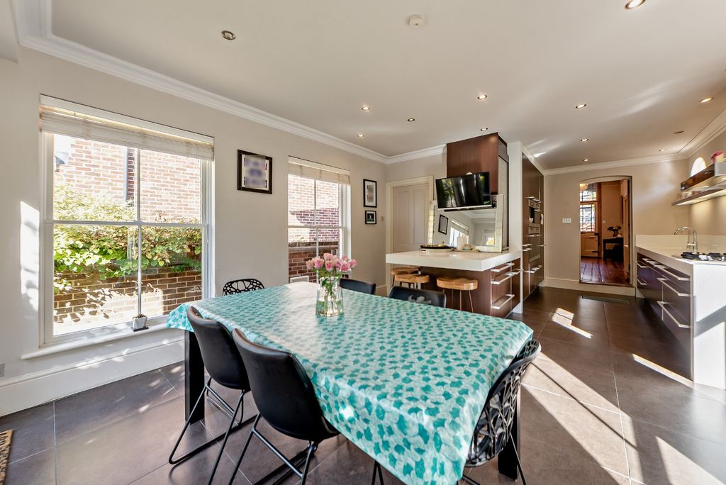 Property photo 2 of 13 Picture No. 14