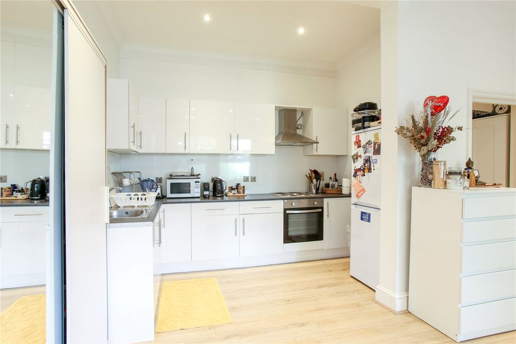 Property photo 2 of 8 Picture No. 10