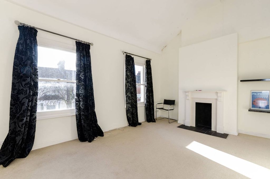 Property photo 2 of 7