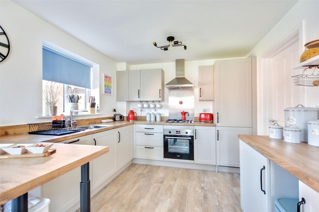 Property photo 3 of 19 Kitchen/Diner