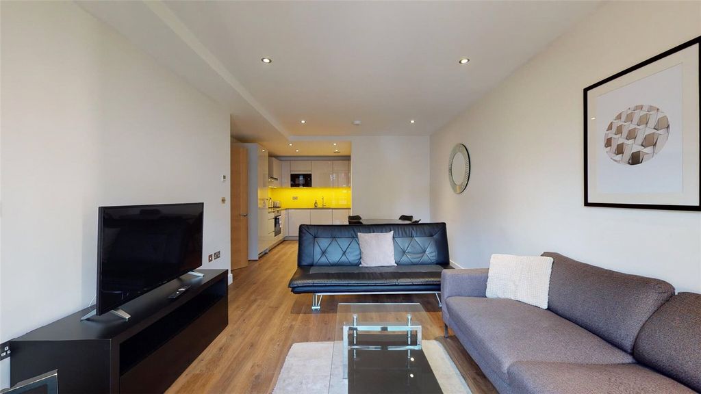 Property photo 2 of 19 Picture No. 15