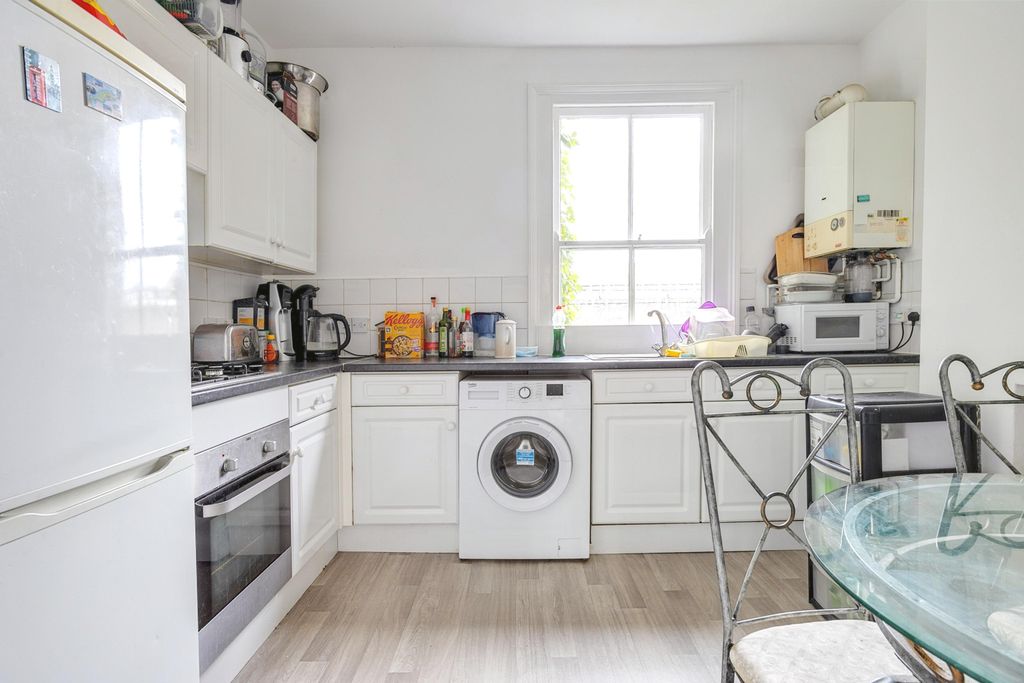Property photo 3 of 5 Kitchen