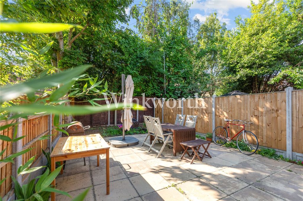 Property photo 3 of 18 Picture No. 17