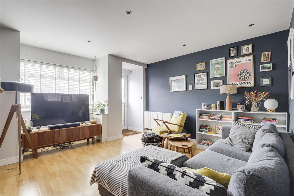 Property photo 3 of 17