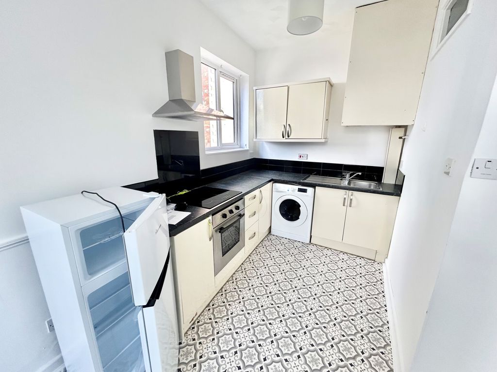 Property photo 3 of 8 Kitchen