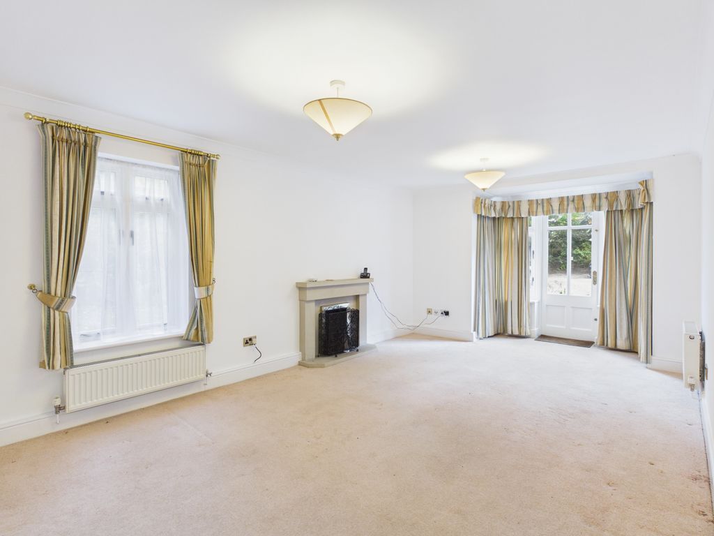 Property photo 3 of 10 Sitting Room