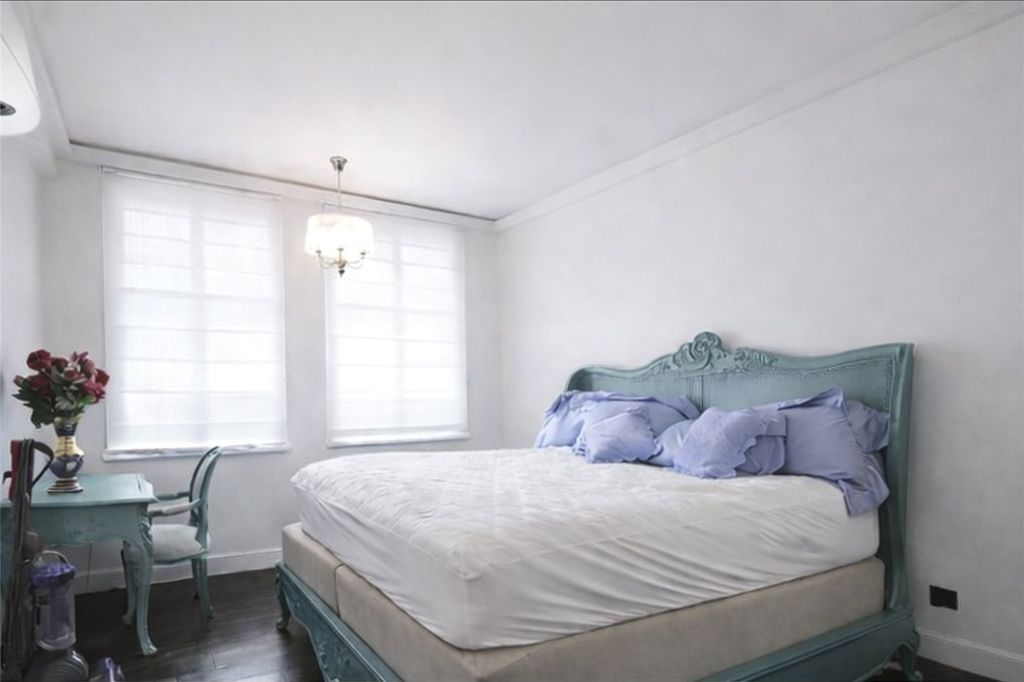 Property photo 2 of 6 Bedroom