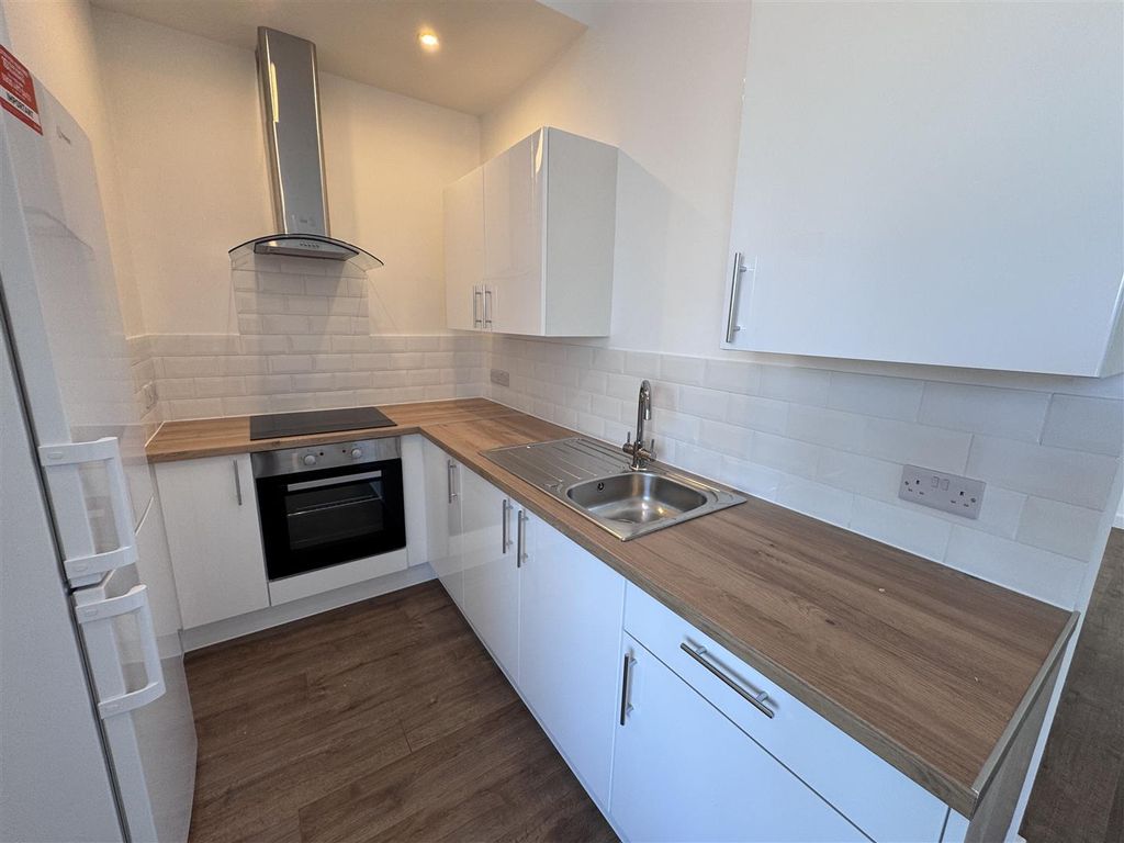 Property photo 2 of 14 Kitchen