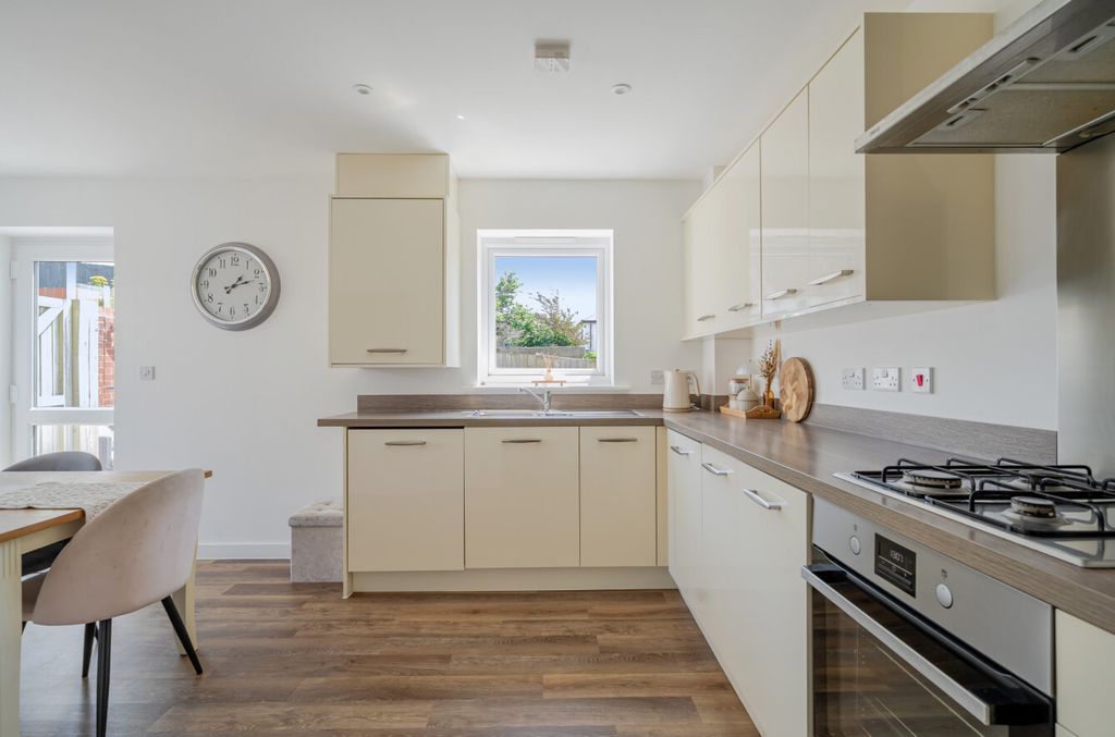 Property photo 3 of 26 3 - 1487162-17-6A512d...