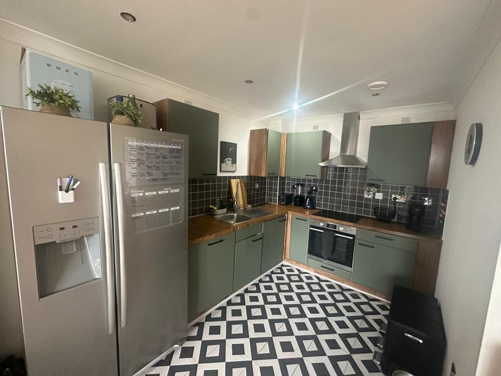 Property photo 2 of 7 Kitchen