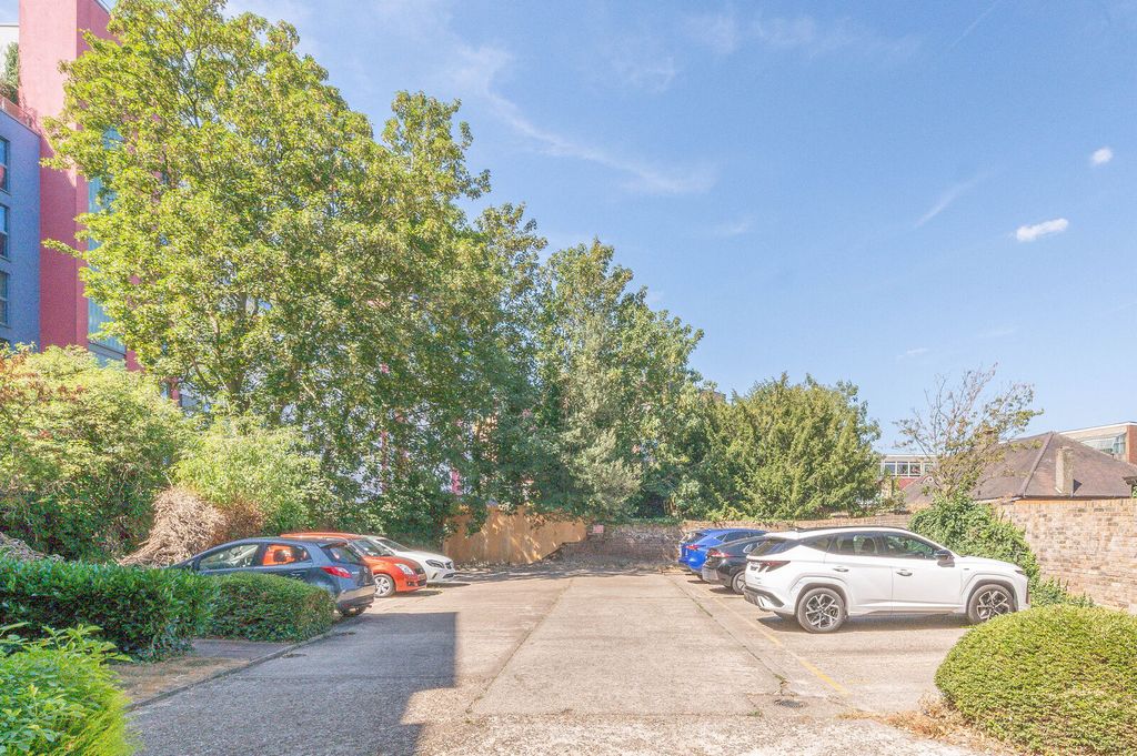 Property photo 3 of 13