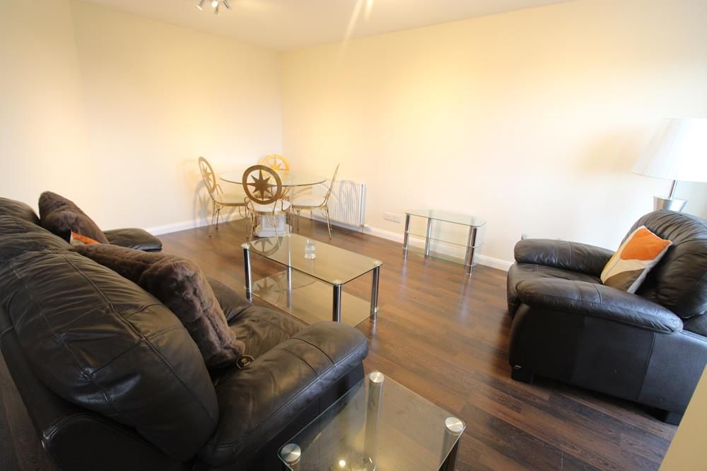 Property photo 3 of 10 Lounge 3