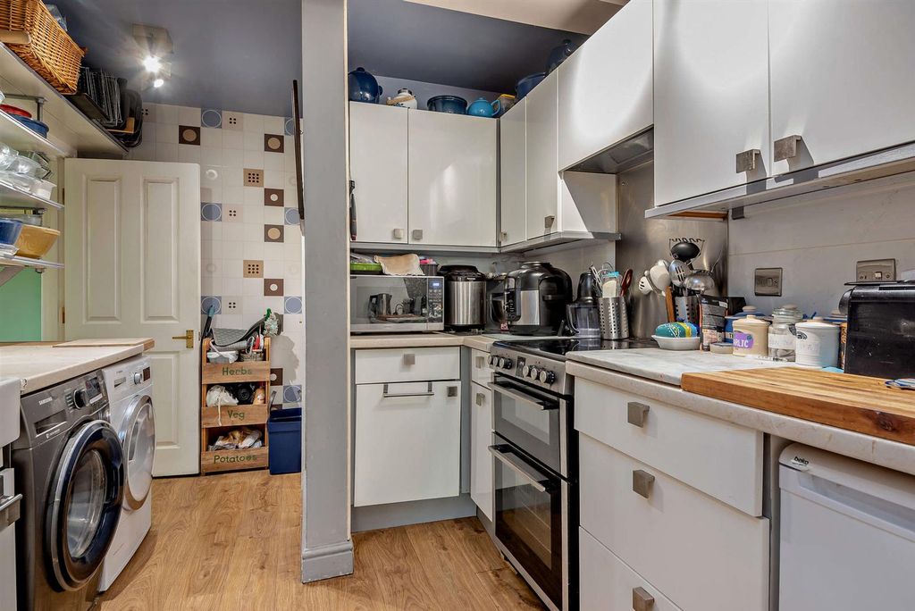 Property photo 3 of 10 8661020-Interior11-800.Jpg