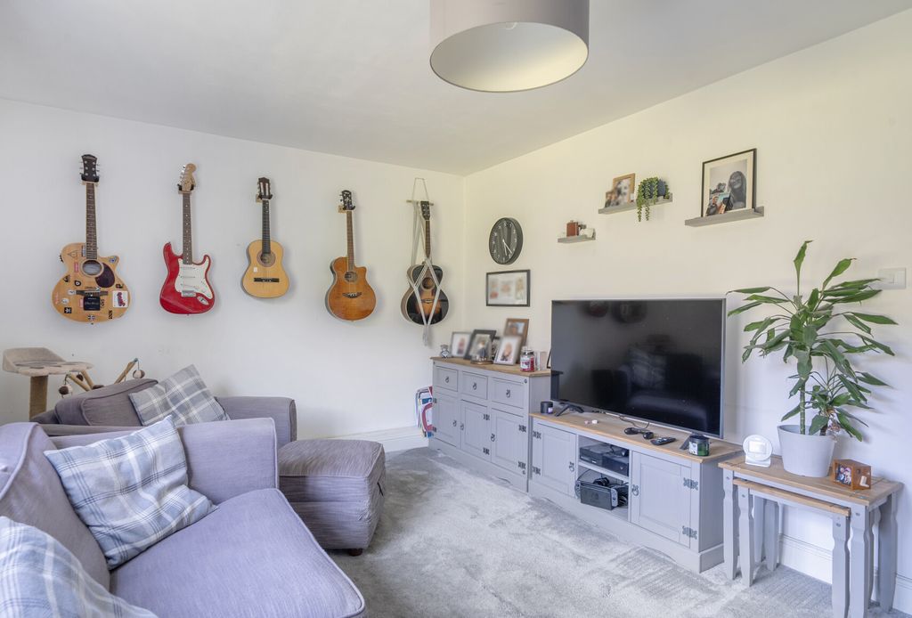 Property photo 2 of 14 1463960-15-6A0F40...