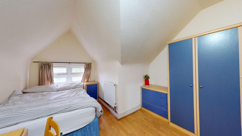 Property photo 3 of 9 Bedroom