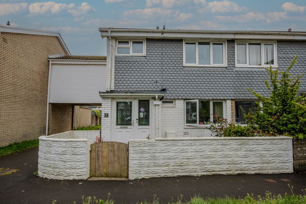 Property photo 2 of 27