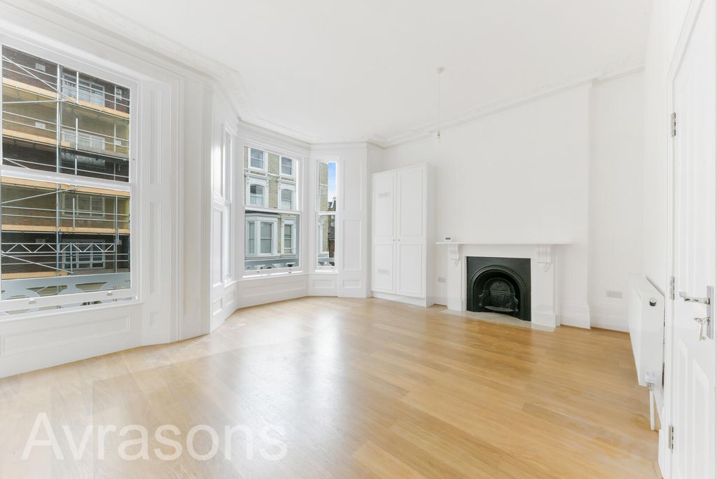 Property photo 1 of 10 Living Room