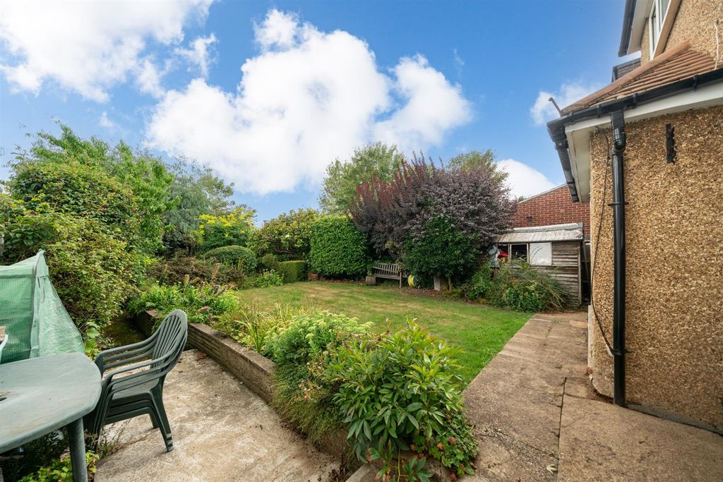 Property photo 3 of 17 Garden