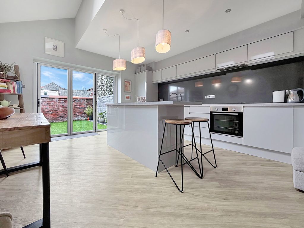 Property photo 3 of 21