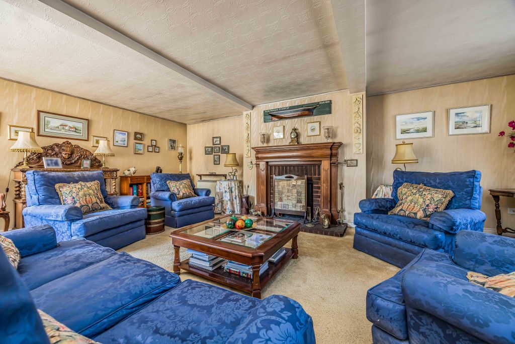 Property photo 3 of 35 Spring Lawn House, 8 Brookside Road, Old Bedhampto