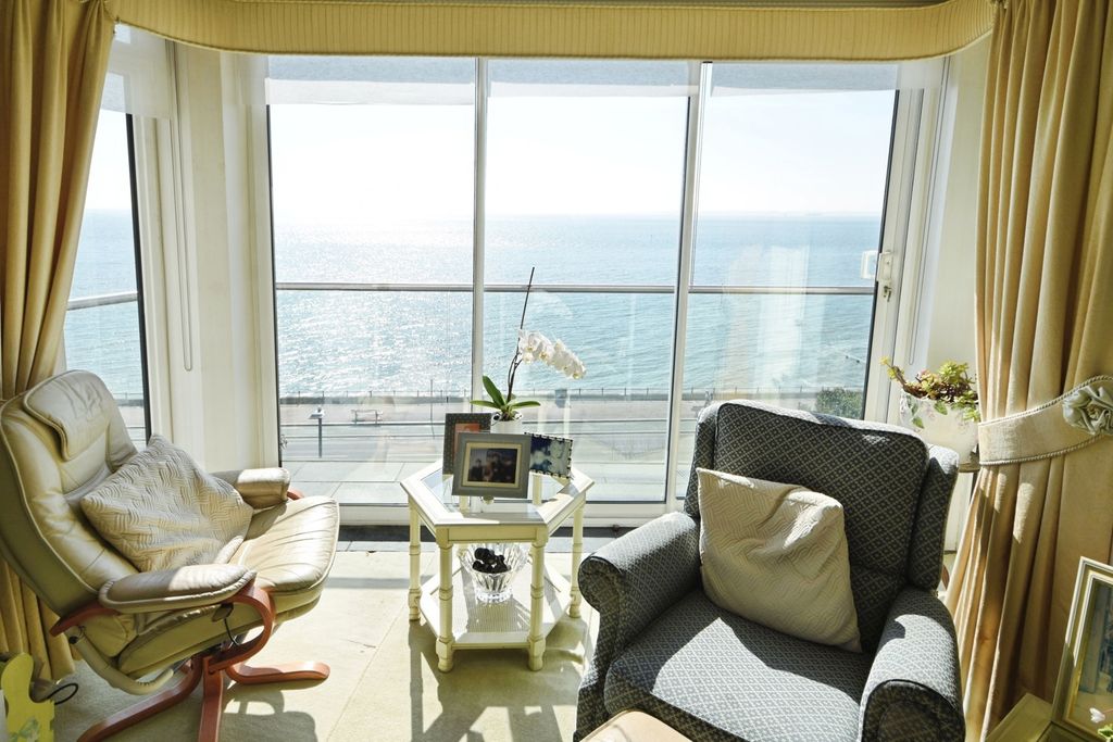 Property photo 3 of 20 .