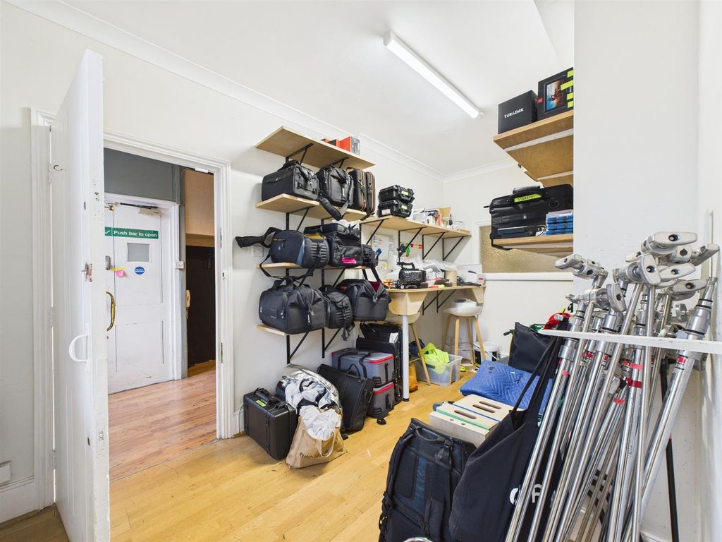 Property photo 3 of 18 Cam04237G0-Pr0250-Still002.Jpg