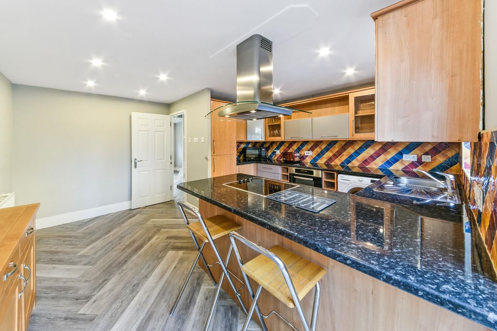 Property photo 2 of 20 Image