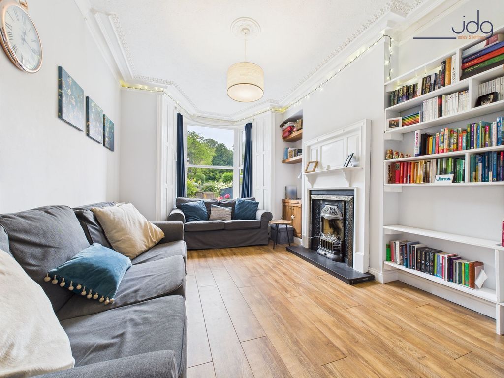 Property photo 3 of 15 Bay Fronted Lounge With High Ceilings