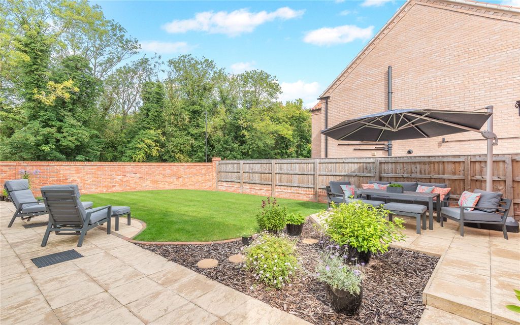 Property photo 3 of 21 Garden