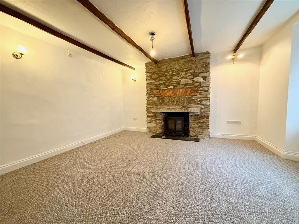 Property photo 2 of 11 Lounge