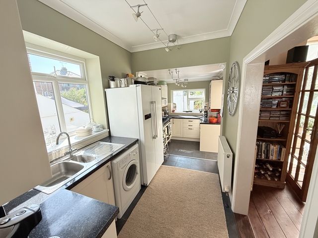 Property photo 2 of 21