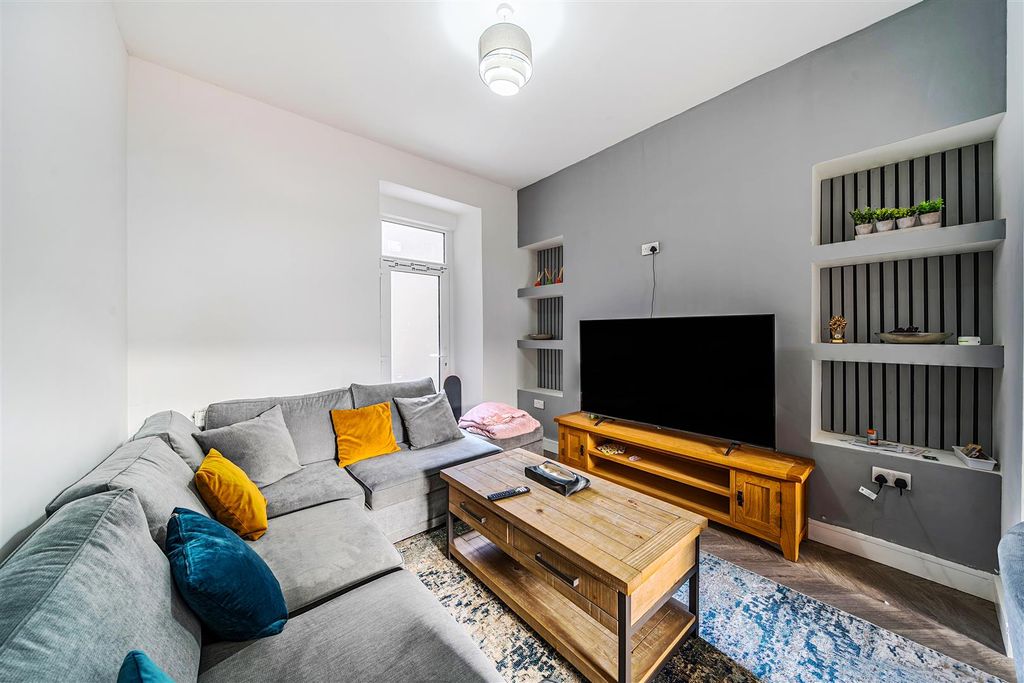 Property photo 3 of 26 1365575-11-68Fb640A98B61.Jpg