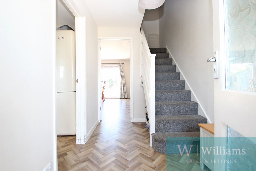 Property photo 2 of 13 Hallway