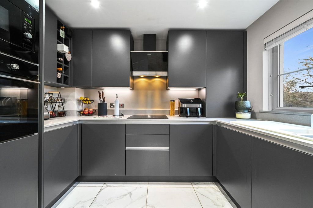 Property photo 2 of 20 Picture No. 08