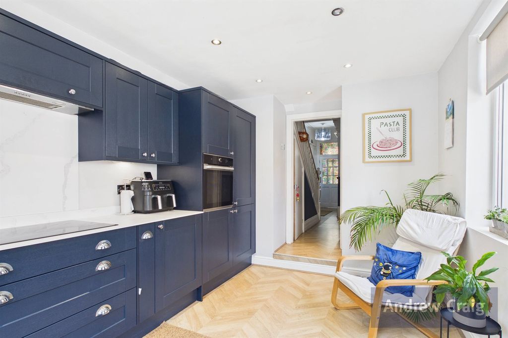 Property photo 3 of 19 Kitchen/Breakfast Room