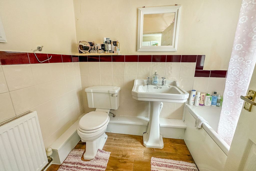 Property photo 3 of 11