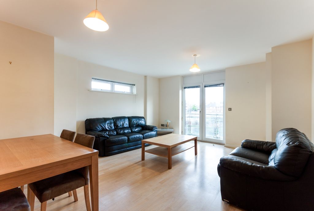 Property photo 3 of 12 11B69228-3Bb3-4B9E-9