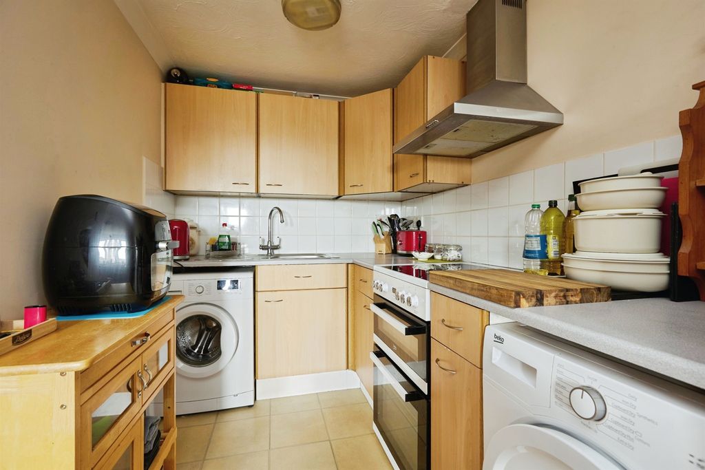 Property photo 3 of 11